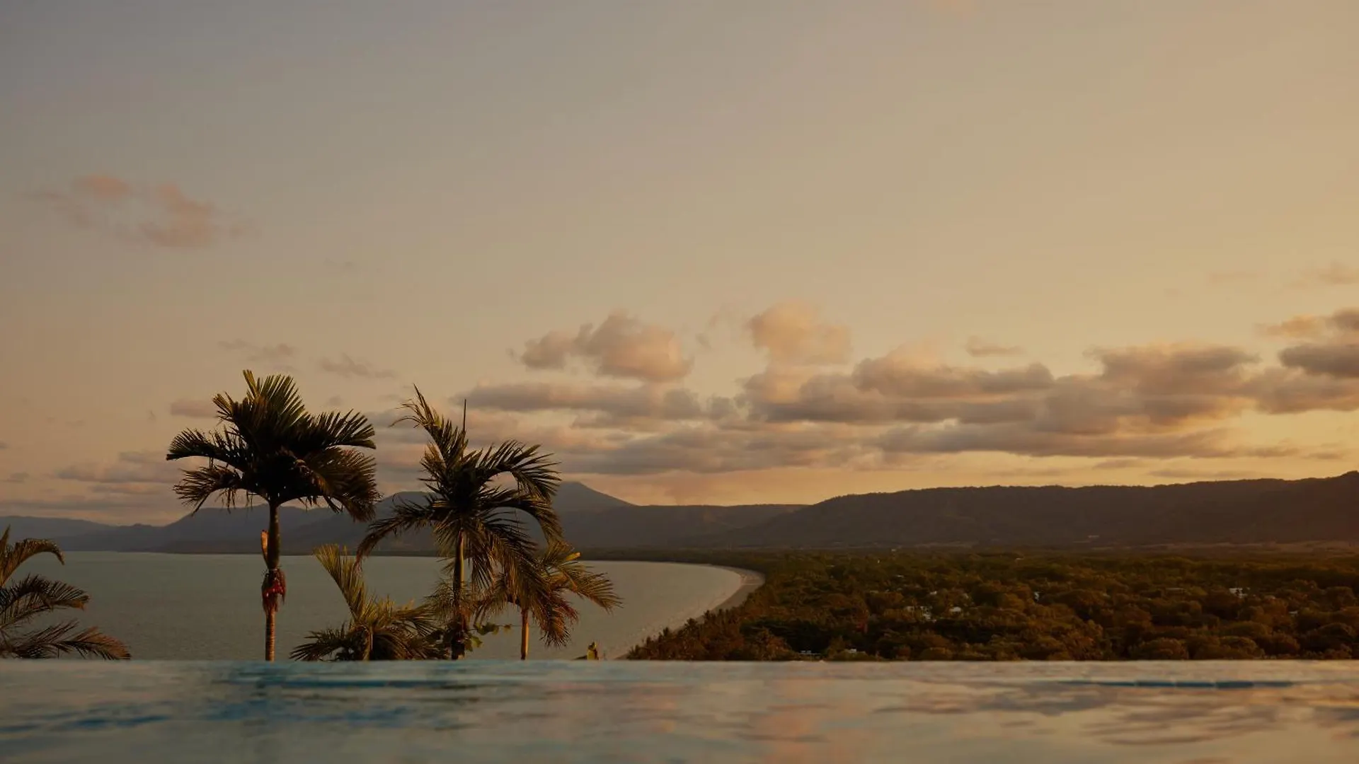 'The Edge' Unique Luxury Experience Villa Port Douglas Australia