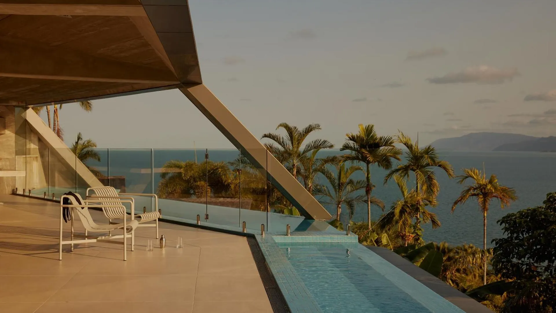 'The Edge' Unique Luxury Experience Villa Port Douglas