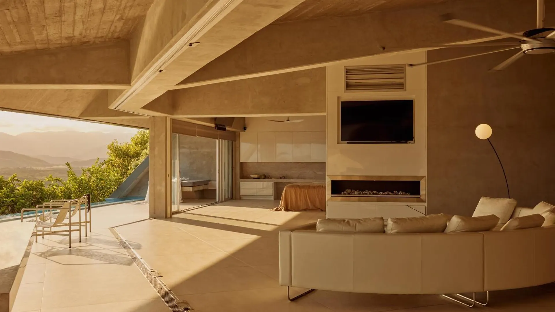 'The Edge' Unique Luxury Experience Villa Port Douglas