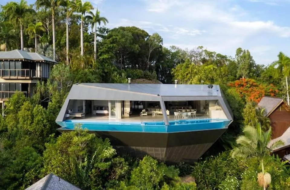'The Edge' Unique Luxury Experience Villa Port Douglas